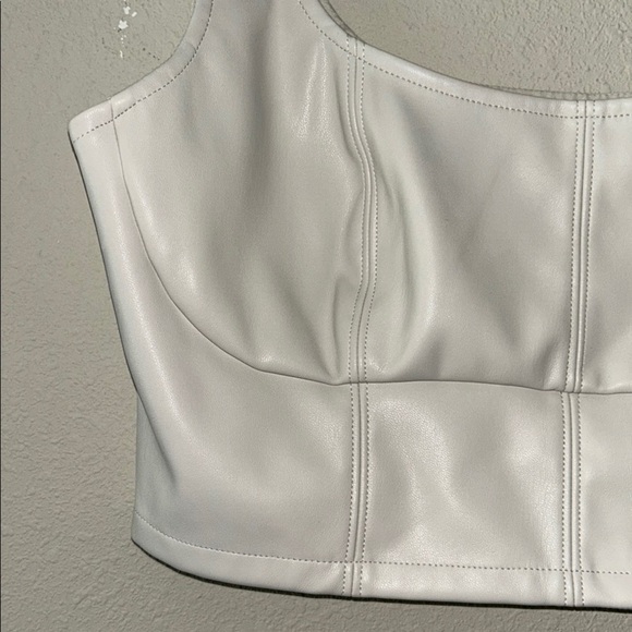 Banana Republic Elegant White Top - Picture 3 of 9